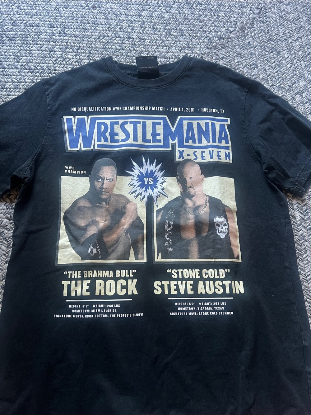 WrestleMania X-Seven Black Graphic Tee - The Rock vs Stone Cold. Men’s large.